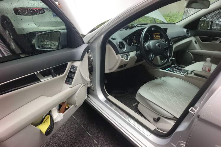 Used Mercedes-Benz C-Class 2011 C 180K Classic model Driver Seat