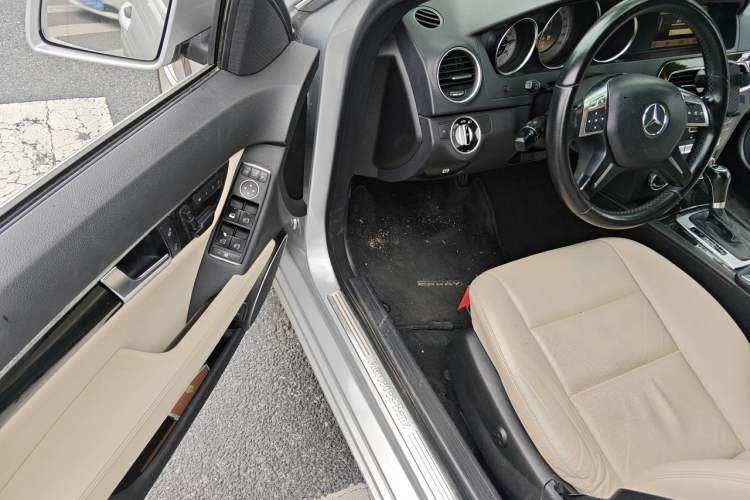 Used Mercedes-Benz C-Class 2011 C 300 Fashion Model Driver Seat