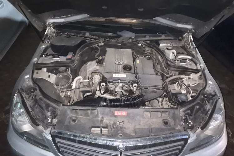Used Mercedes-Benz C-Class 2011 C 180K Classic model Engine Bay