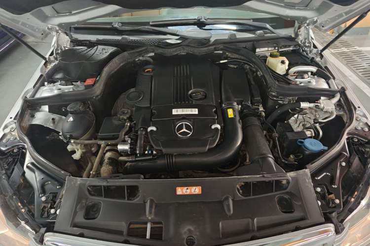 Used Mercedes-Benz C-Class 2011 C 200 CGI Elegant Model Engine Bay