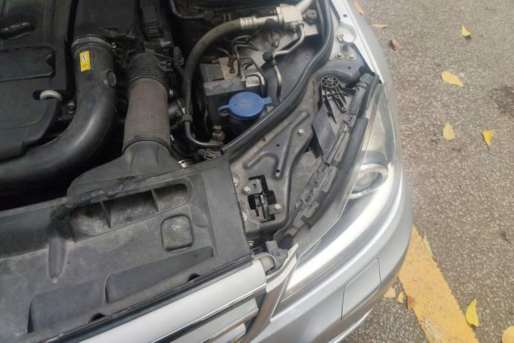Used Mercedes-Benz C-Class 2011 C 200 CGI Fashion Model Engine Bay Left