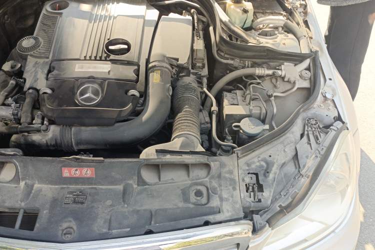 Used Mercedes-Benz C-Class 2011 C 200 CGI Elegant Model Engine Bay Left