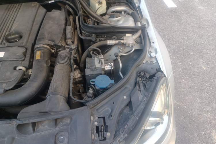 Used Mercedes-Benz C-Class 2011 C 200 CGI Fashion Model Engine Bay Left