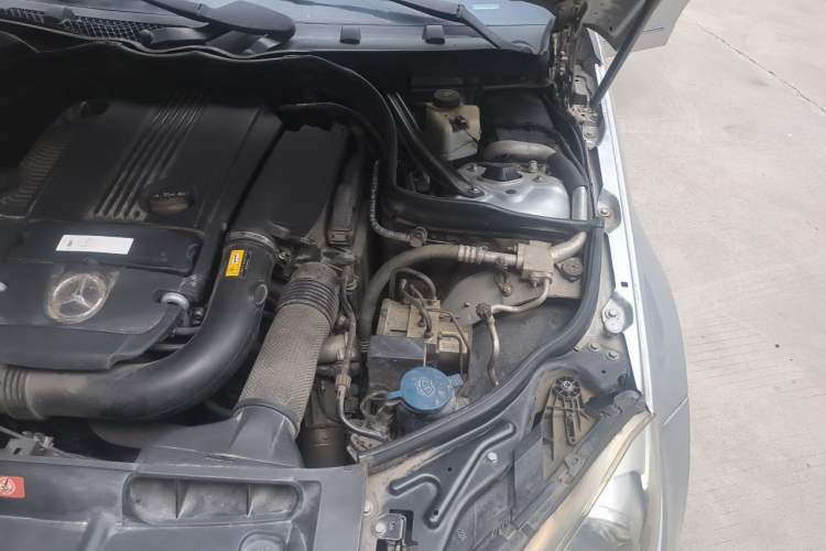 Used Mercedes-Benz C-Class 2011 C 200 CGI Elegant Model Engine Bay Left
