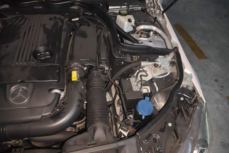 Used Mercedes-Benz C-Class 2011 C 200 Fashion Travel Edition Engine Bay Left