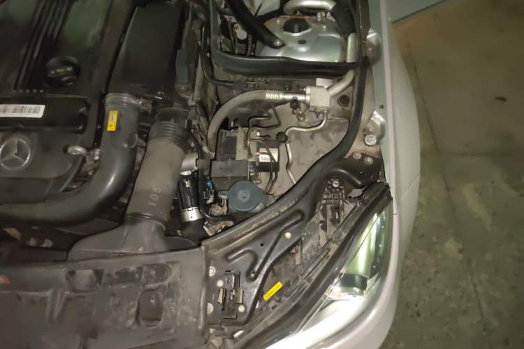 Used Mercedes-Benz C-Class 2011 C 200 CGI Fashion Model Engine Bay Left