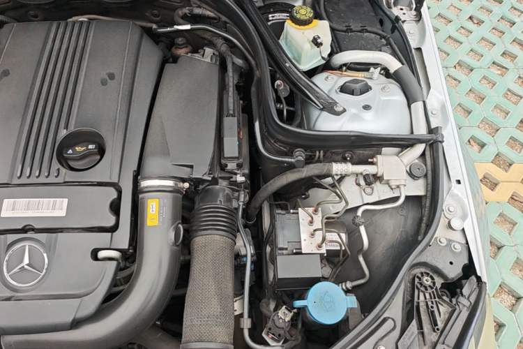 Used Mercedes-Benz C-Class 2011 C 200 CGI Elegant Model Engine Bay Left