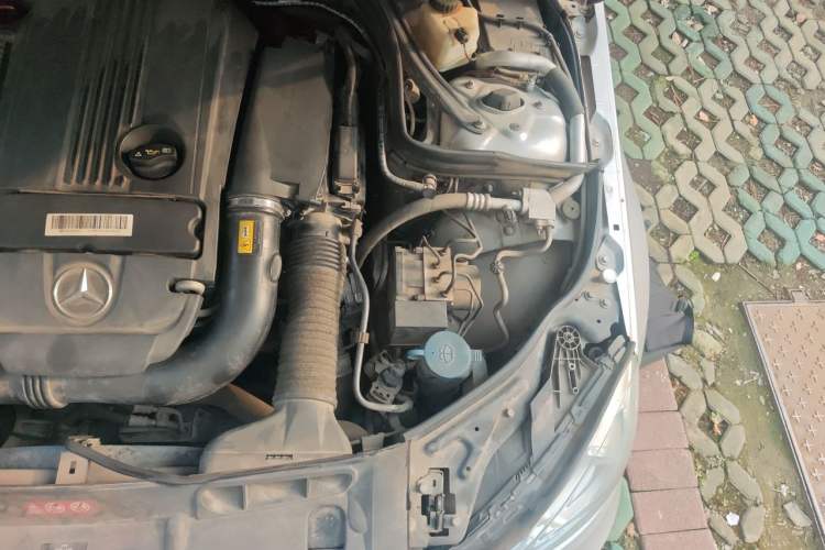 Used Mercedes-Benz C-Class 2011 C 200 CGI Elegant Model Engine Bay Left
