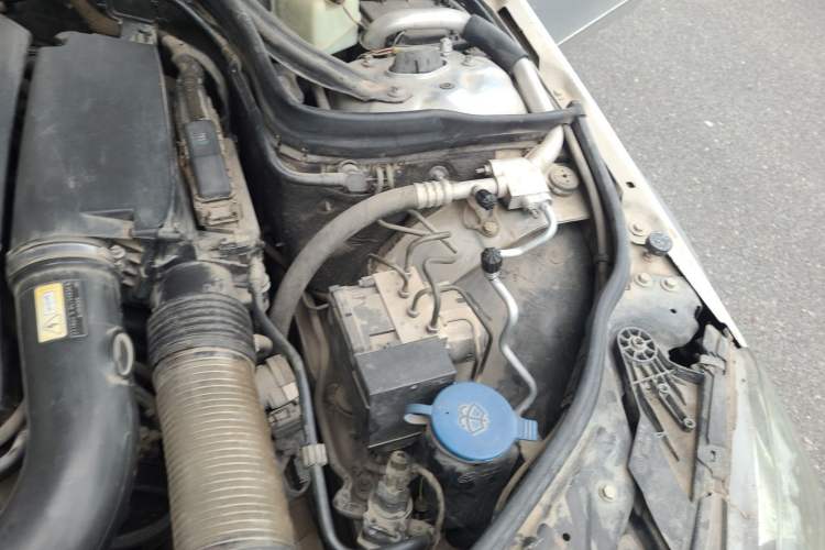 Used Mercedes-Benz C-Class 2011 C 200 CGI Fashion Model Engine Bay Left