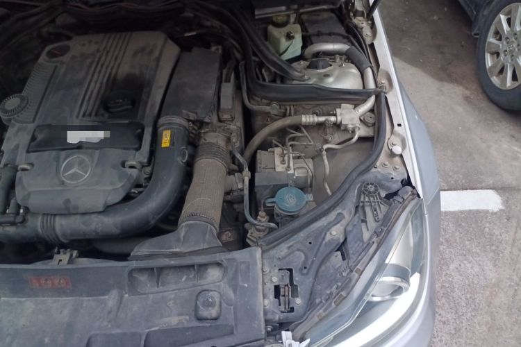 Used Mercedes-Benz C-Class 2011 C 200 CGI Fashion Model Engine Bay Left