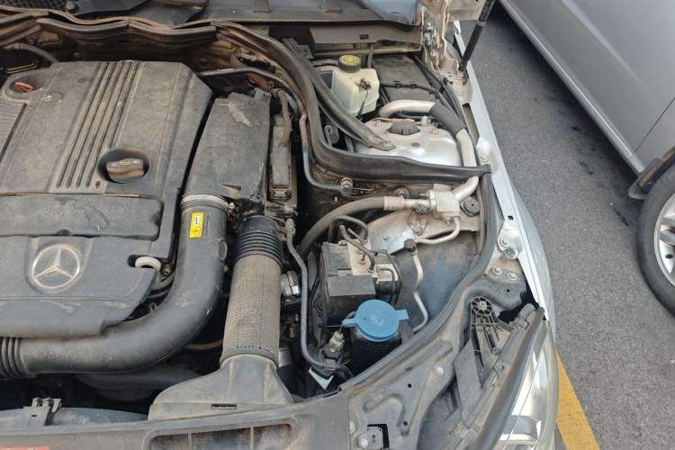Used Mercedes-Benz C-Class 2011 C 200 CGI Fashion Model Engine Bay Left