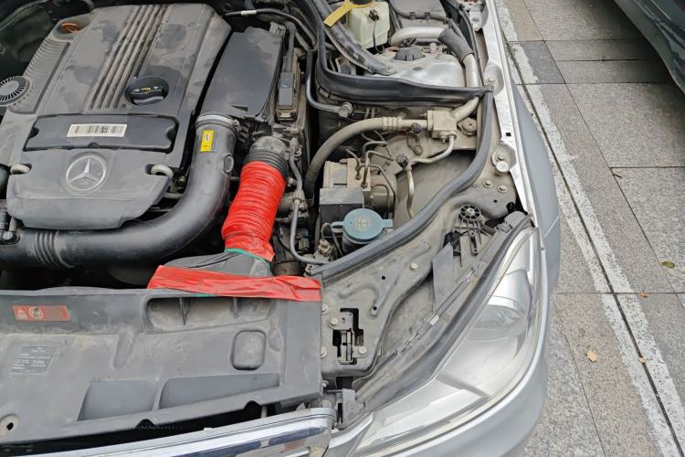 Used Mercedes-Benz C-Class 2011 C 200 CGI Elegant Model Engine Bay Left