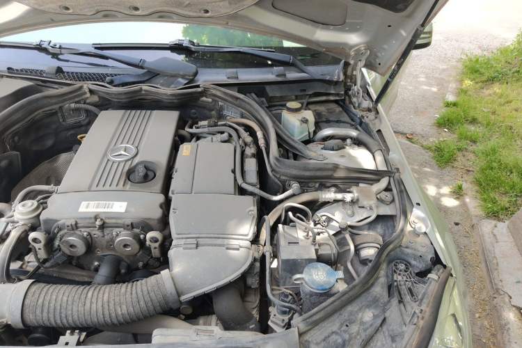 Used Mercedes-Benz C-Class 2011 C 180K Classic model Engine Bay Left