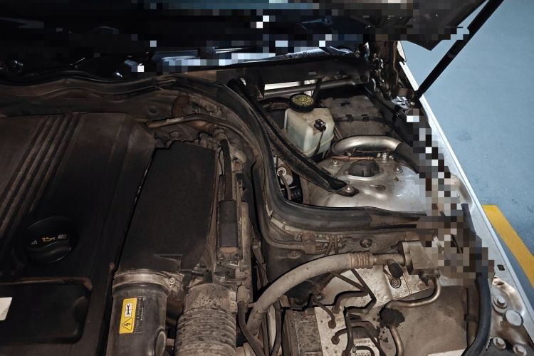 Used Mercedes-Benz C-Class 2011 C 200 CGI Elegant Model Engine Bay Left