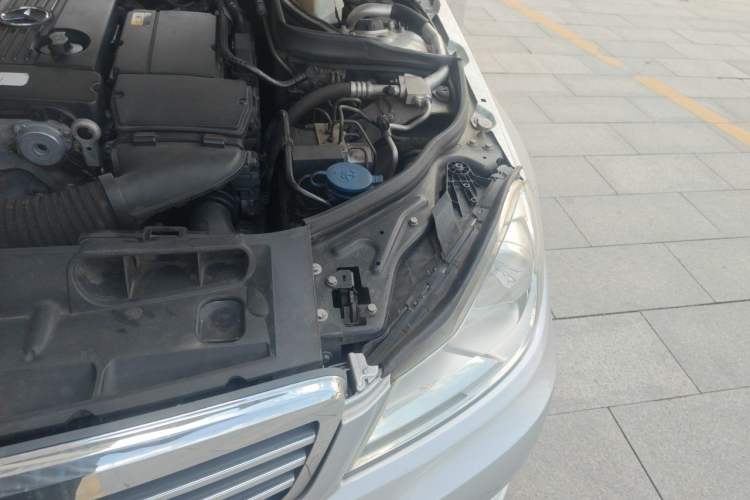 Used Mercedes-Benz C-Class 2011 C 180K Classic model Engine Bay Left