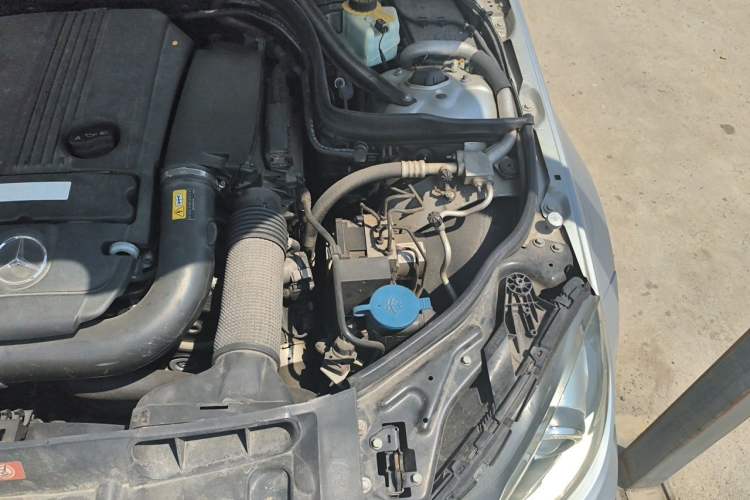 Used Mercedes-Benz C-Class 2011 C 200 CGI Fashion Model Engine Bay Left