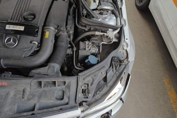 Used Mercedes-Benz C-Class 2011 C 200 CGI Fashion Model Engine Bay Left