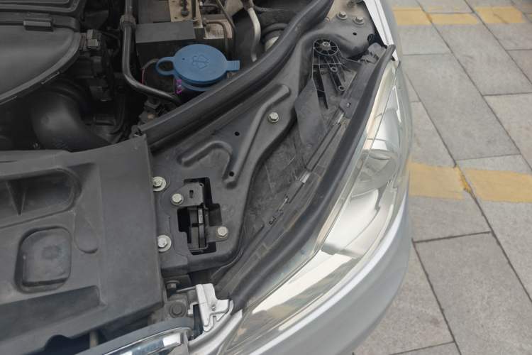 Used Mercedes-Benz C-Class 2011 C 180K Classic model Engine Bay Left