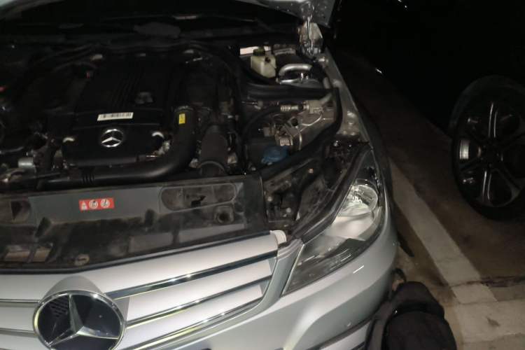 Used Mercedes-Benz C-Class 2011 C 200 CGI Elegant Model Engine Bay Left