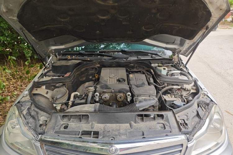 Used Mercedes-Benz C-Class 2011 C 180K Classic model Engine Bay