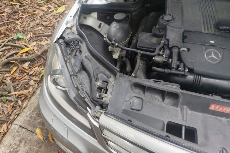 Used Mercedes-Benz C-Class 2011 C 200 CGI Fashion Model Engine Bay Right