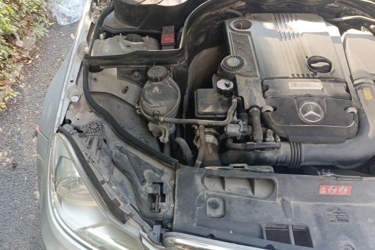 Used Mercedes-Benz C-Class 2011 C 200 CGI Elegant Model Engine Bay Right