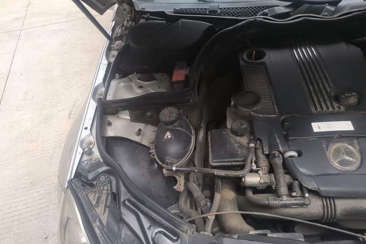 Used Mercedes-Benz C-Class 2011 C 200 CGI Elegant Model Engine Bay Right