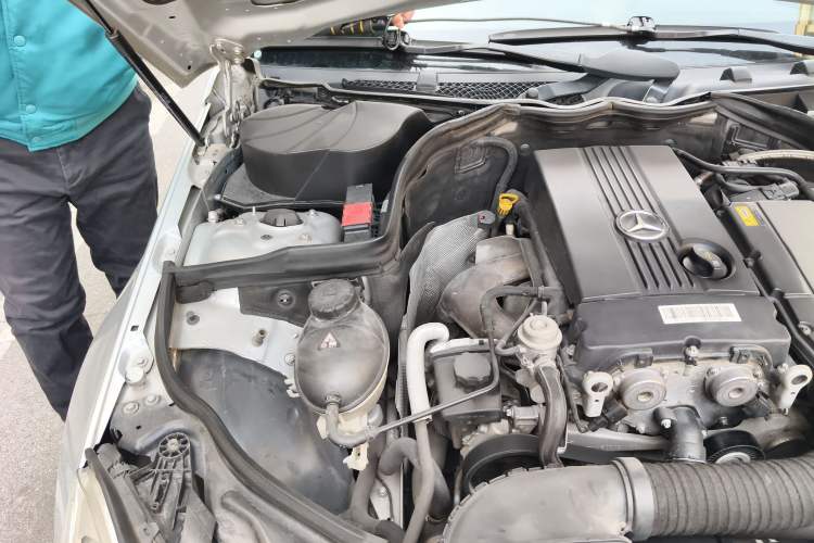 Used Mercedes-Benz C-Class 2011 C 180K Classic model Engine Bay Right