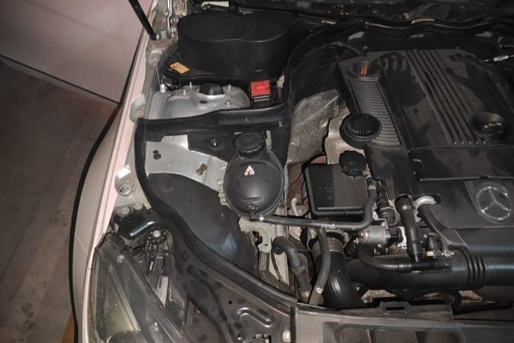 Used Mercedes-Benz C-Class 2011 C 200 Fashion Travel Edition Engine Bay Right