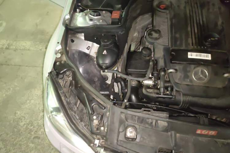 Used Mercedes-Benz C-Class 2011 C 200 CGI Fashion Model Engine Bay Right