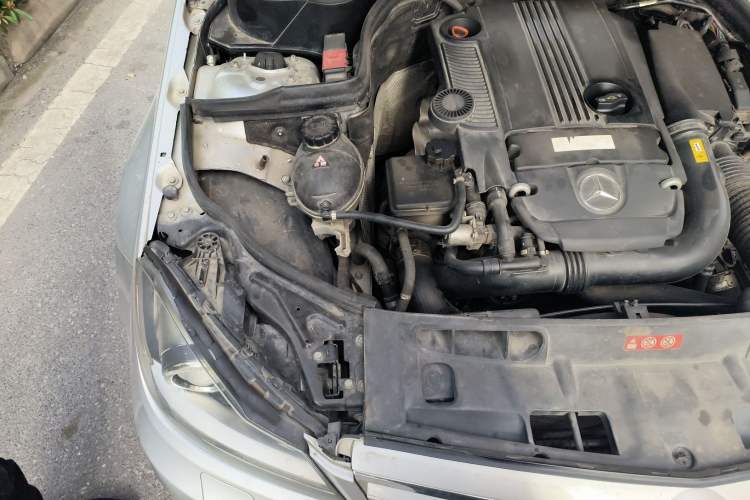 Used Mercedes-Benz C-Class 2011 C 200 CGI Fashion Model Engine Bay Right