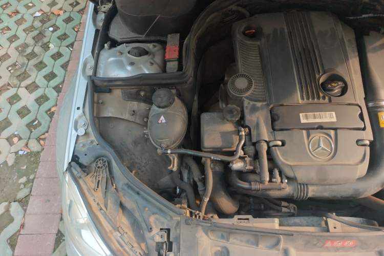 Used Mercedes-Benz C-Class 2011 C 200 CGI Elegant Model Engine Bay Right