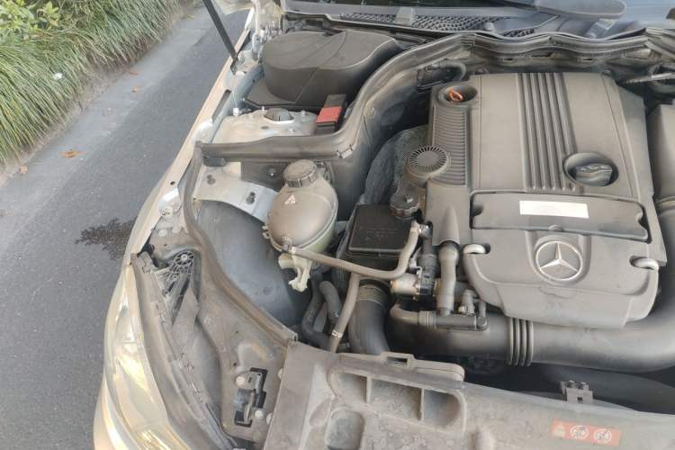 Used Mercedes-Benz C-Class 2011 C 200 CGI Elegant Model Engine Bay Right