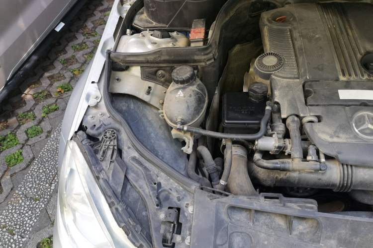 Used Mercedes-Benz C-Class 2011 C 200 CGI Elegant Model Engine Bay Right