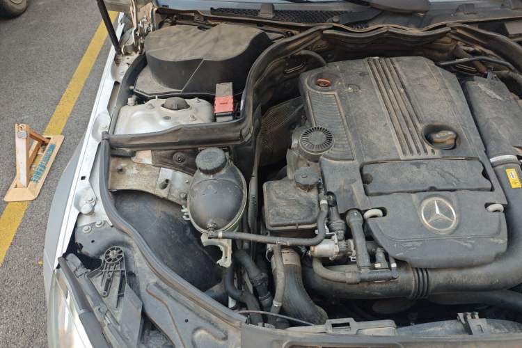 Used Mercedes-Benz C-Class 2011 C 200 CGI Fashion Model Engine Bay Right