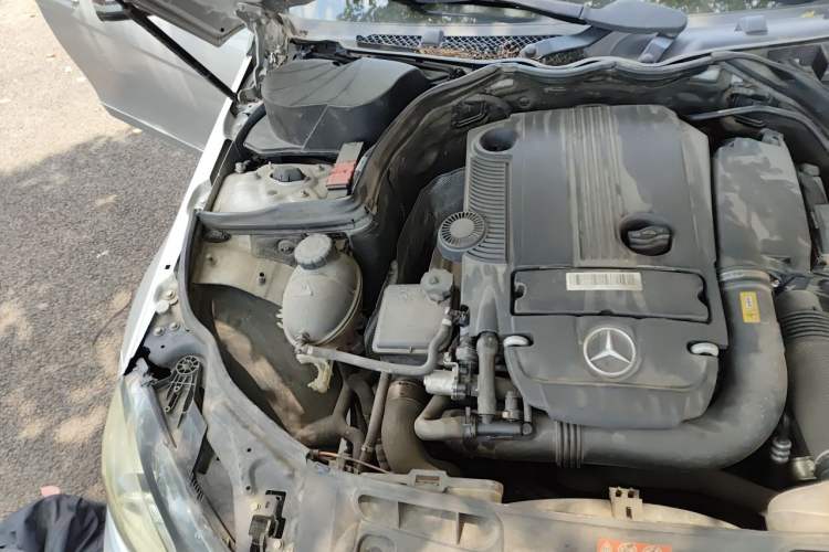 Used Mercedes-Benz C-Class 2011 C 200 CGI Fashion Model Engine Bay Right