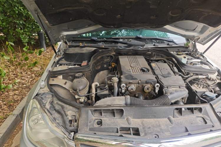 Used Mercedes-Benz C-Class 2011 C 180K Classic model Engine Bay Right