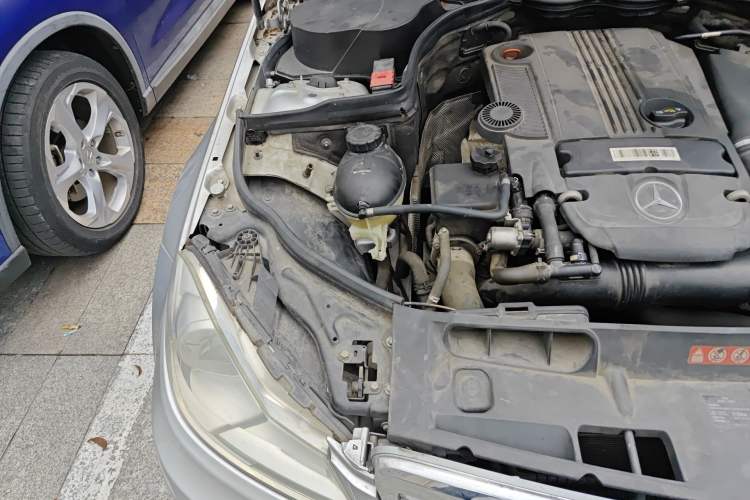 Used Mercedes-Benz C-Class 2011 C 200 CGI Elegant Model Engine Bay Right