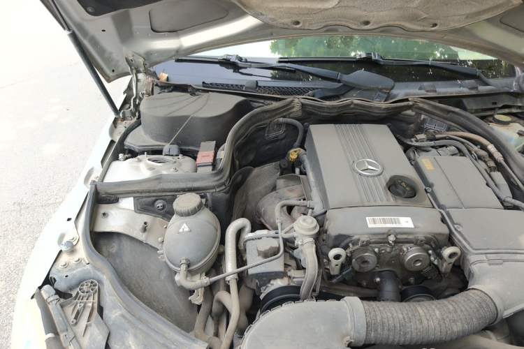 Used Mercedes-Benz C-Class 2011 C 180K Classic model Engine Bay Right