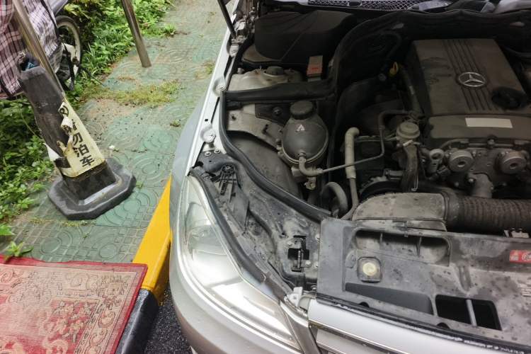 Used Mercedes-Benz C-Class 2011 C 180K Classic model Engine Bay Right