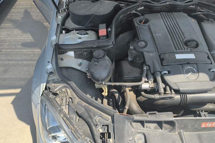 Used Mercedes-Benz C-Class 2011 C 200 CGI Fashion Model Engine Bay Right