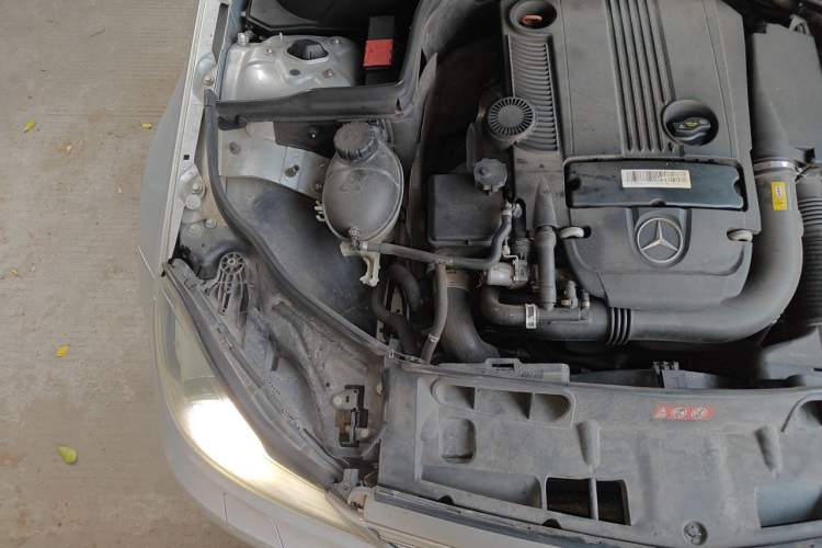 Used Mercedes-Benz C-Class 2011 C 200 CGI Fashion Model Engine Bay Right