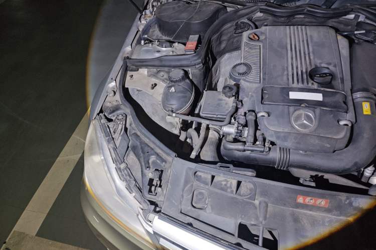 Used Mercedes-Benz C-Class 2011 C 200 CGI Elegant Model Engine Bay Right