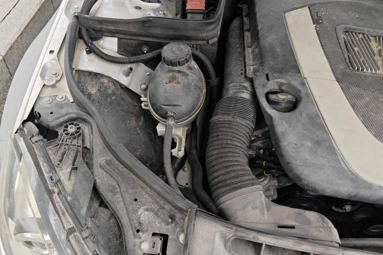 Used Mercedes-Benz C-Class 2011 C 300 Fashion Model Engine Bay Right