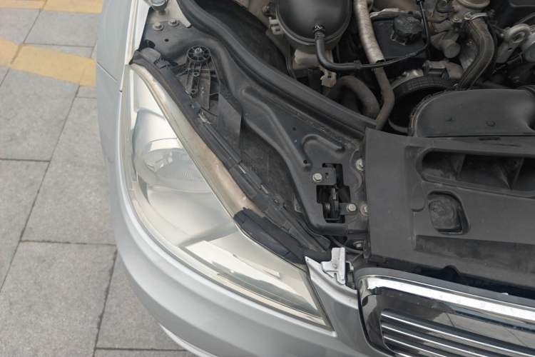 Used Mercedes-Benz C-Class 2011 C 180K Classic model Engine Bay Right