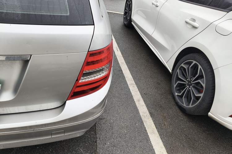 Used Mercedes-Benz C-Class 2011 C 200 Fashion Travel Edition Exterior 3
