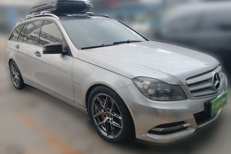 Used Mercedes-Benz C-Class 2011 C 200 Fashion Travel Edition Front Right 45 Deg