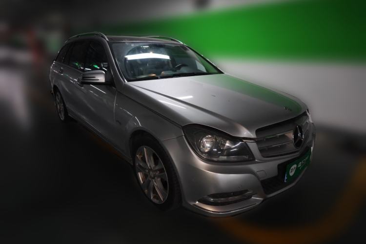 Used Mercedes-Benz C-Class 2011 C 200 Fashion Travel Edition Front Right 45 Deg