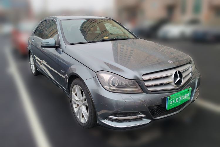 Used Mercedes-Benz C-Class 2011 C 200 CGI Fashion Model Front Right 45 Deg