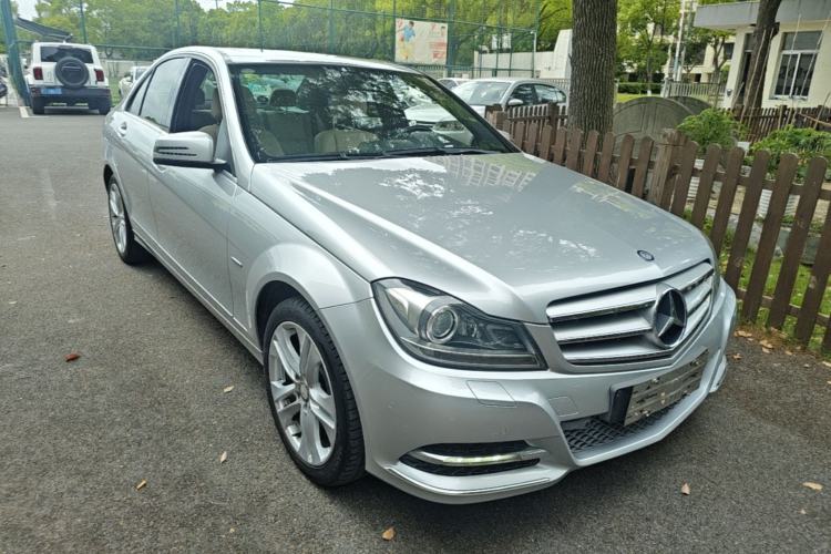 Used Mercedes-Benz C-Class 2011 C 200 CGI Fashion Model Front Right 45 Deg